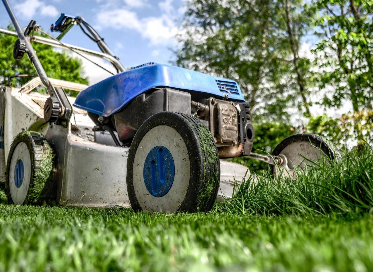 Długa żywotność kosiarki zależy od sposobu jej użytkowania oraz konserwacji