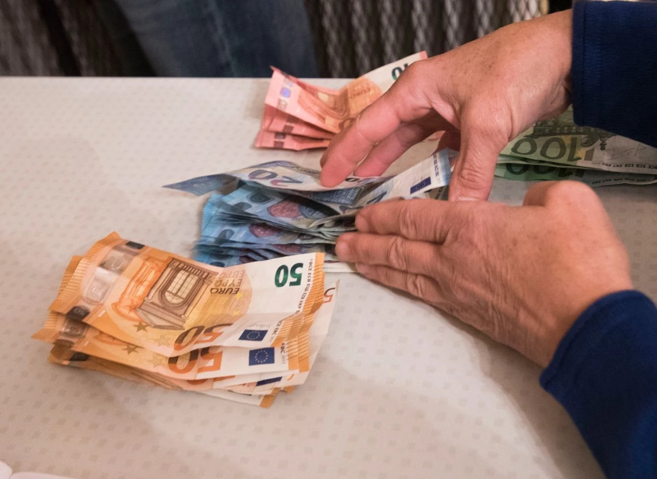 Często obcą walutę przechowujemy w domu