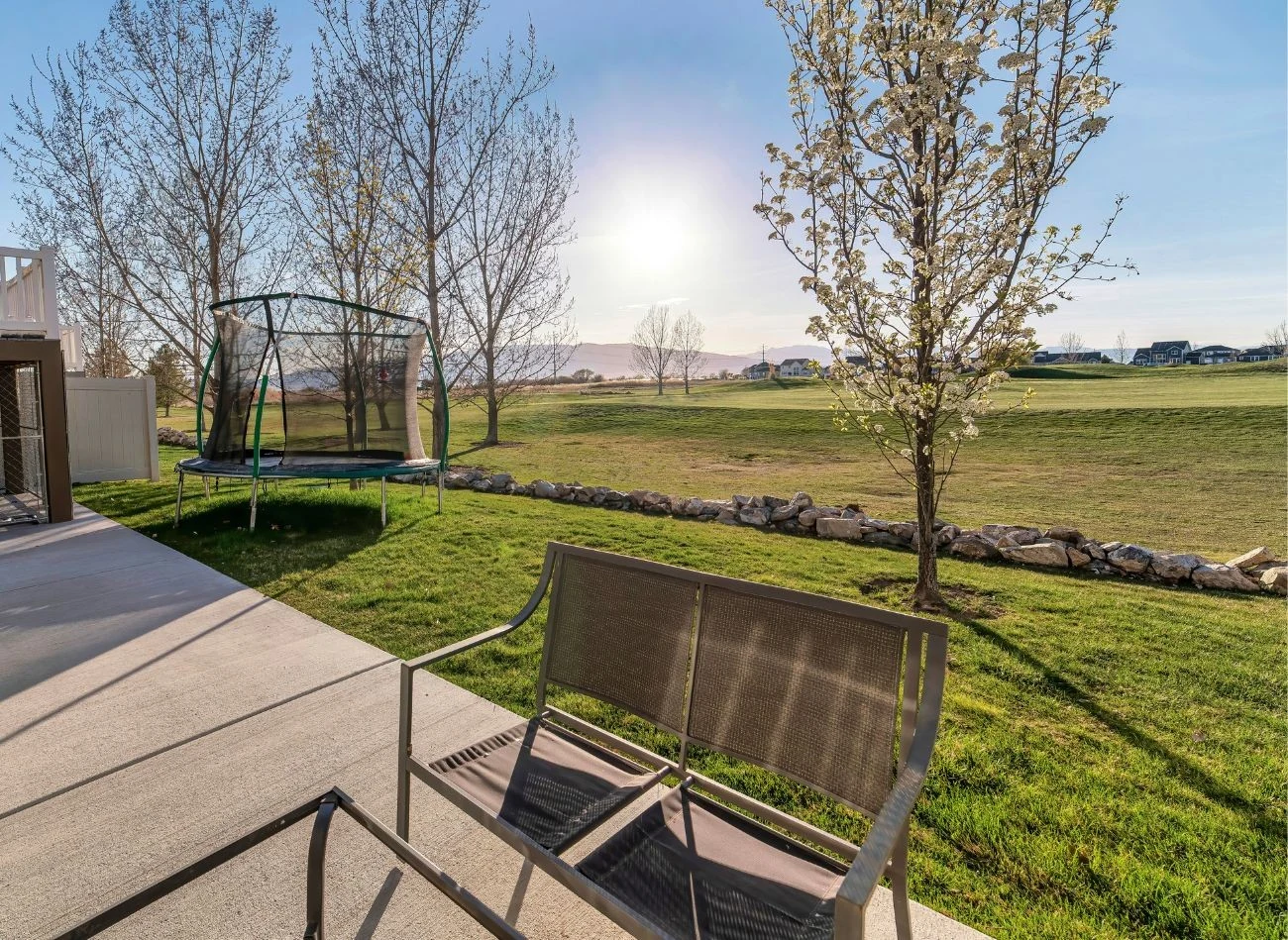 Podczas wyboru materiału na taras trzeba pamiętać, by był on łatwy w konserwacji