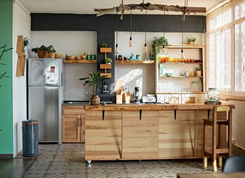 W rustykalnym, ale nowoczesnym domu nie może zabraknąć elementów drewnianych