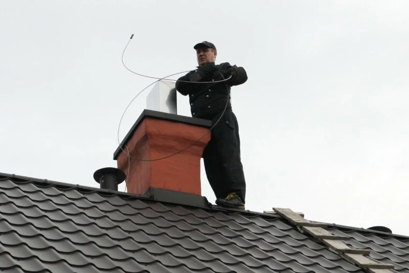 Przegląd kominiarski najlepiej wykonać przed lub po sezonie grzewczym