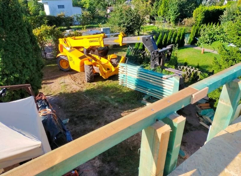 Prace z cięższym sprzętem niszczą zieleń, dlatego sadzenie roślin, regenerację trawnika, itp