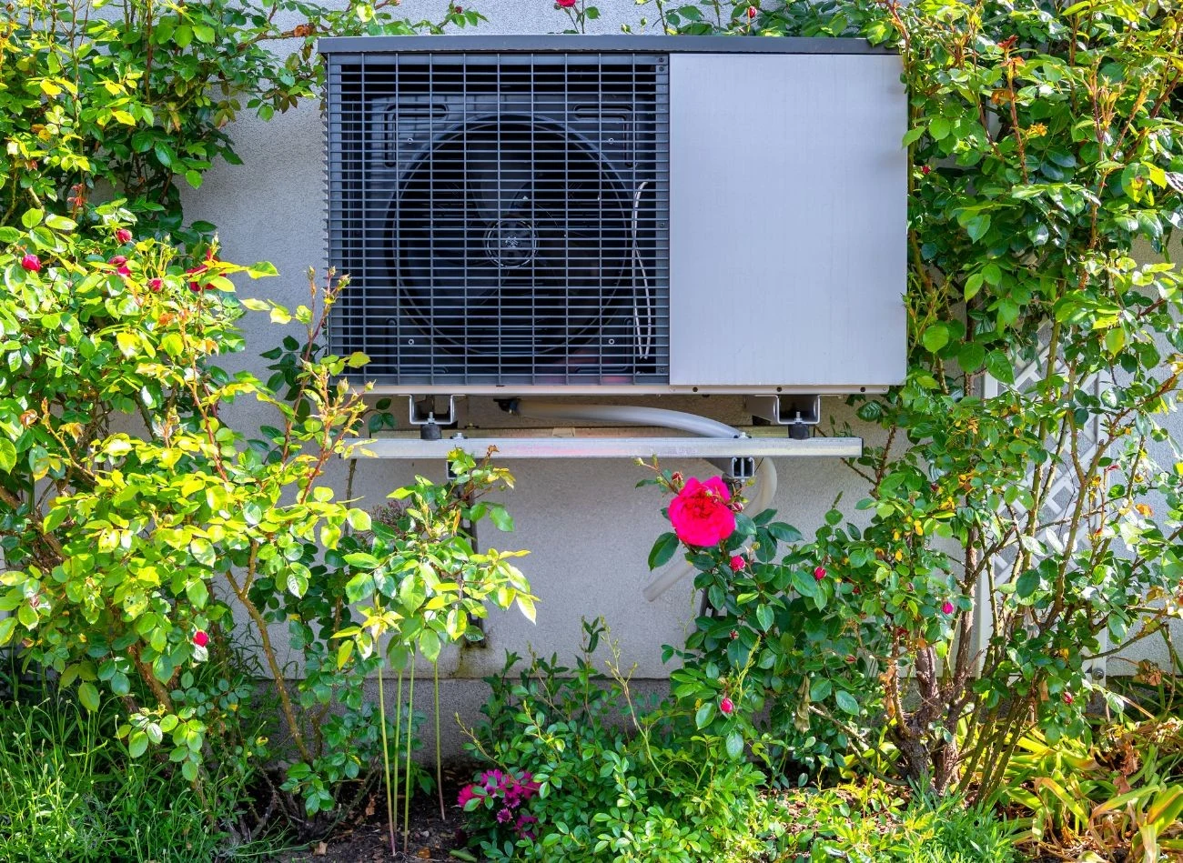 Zmiany w programie Czyste Powietrze wynikają z niskich standardów sprzedawanych pomp ciepła