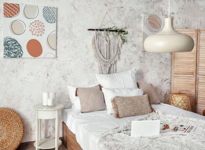 Makramy, słomiane plecionki i inne modne dodatki sprawdzą się w pokoju boho dla dziewczynki