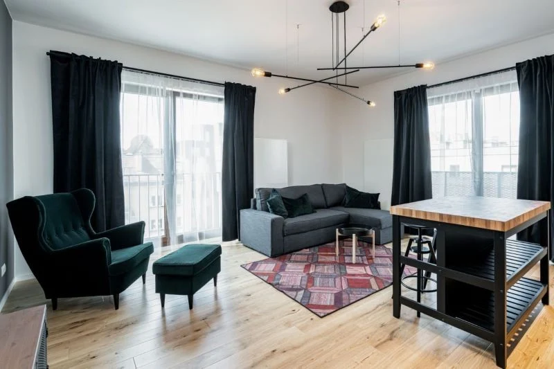 Niekiedy dodanie do wnętrza paru charakterystycznych dodatków wystarczy, by osiągnąć efekt balansu na granicy stylów