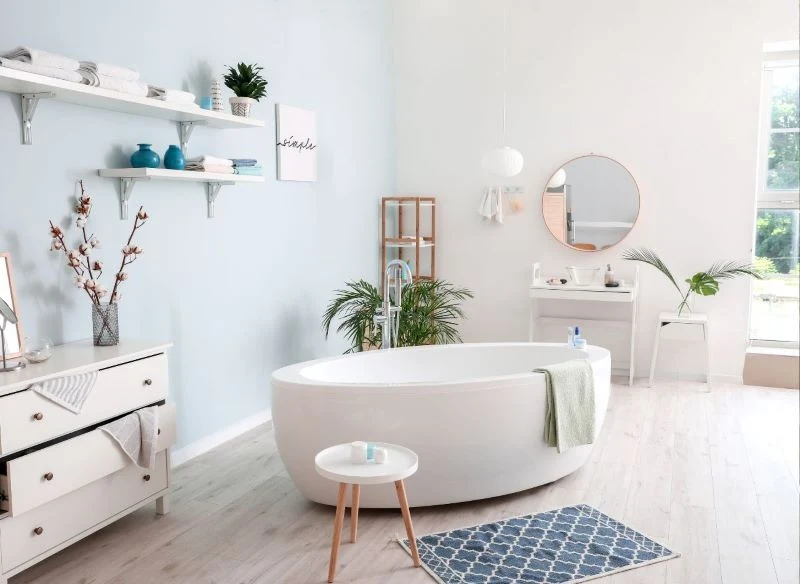 Łazienkę w stylu scandi cechują prostota i funkcjonalność