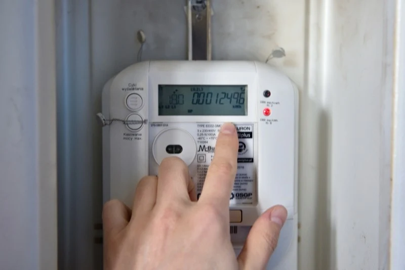 Na 125 zł zwrotu za prąd mogą liczyć osoby, które nie otrzymały niższych rachunków za prąd w ubiegłym roku