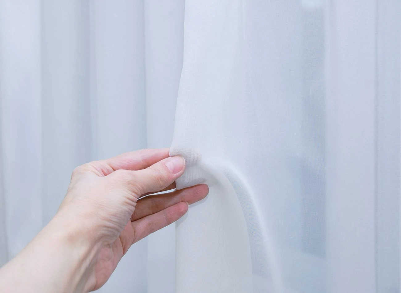 Przed praniem warto namoczyć firanki w wodzie z sodą oczyszczoną