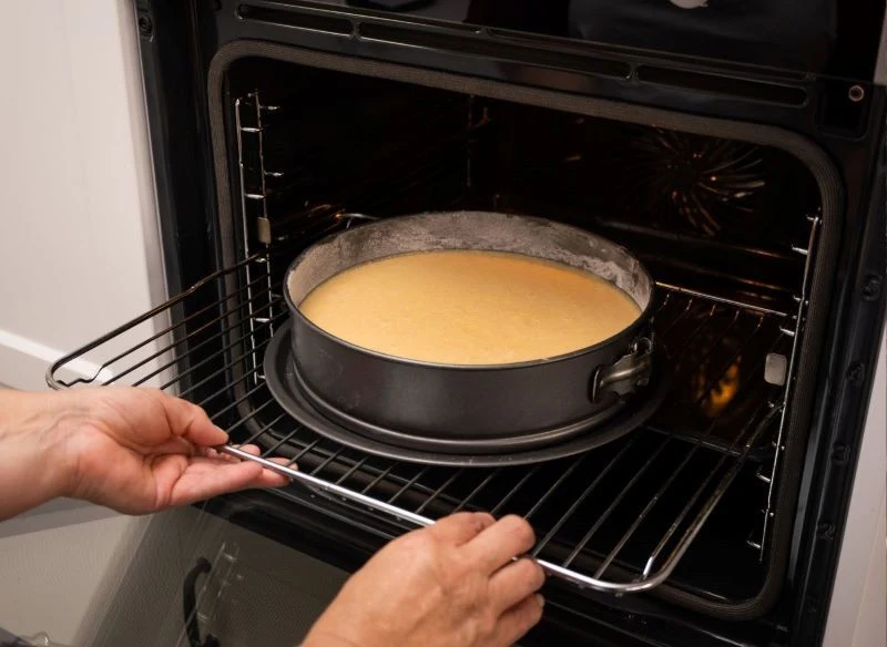 Warto sprawdzić, czy nadal opłaca się robić domowe wypieki we własnym piekarniku