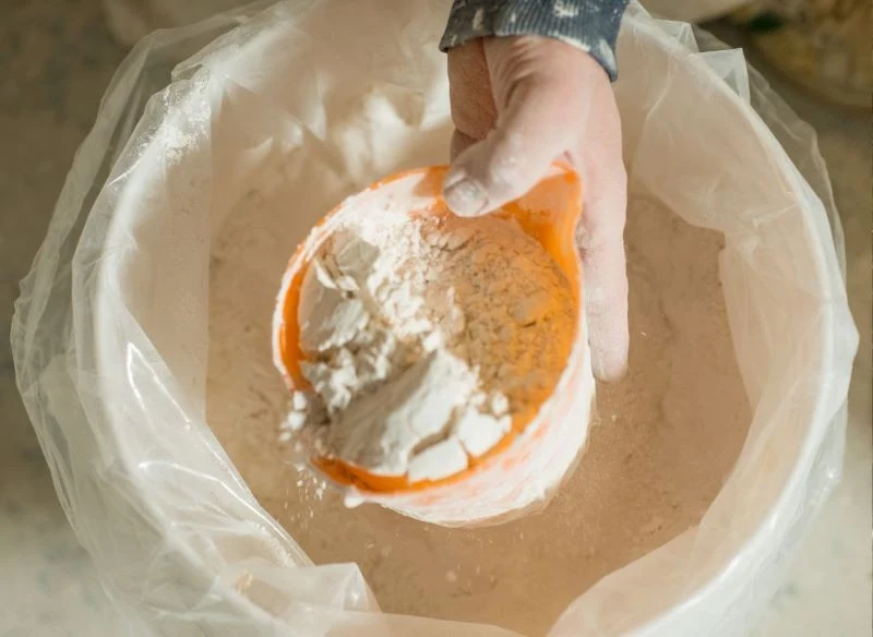 Nie każdy wie, że gips można z powodzeniem wykorzystać jako nawóz w ogrodzie