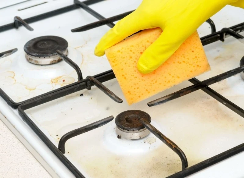 Posiadacze kuchenek gazowych powinni regularnie zajmować się czyszczeniem palników i rusztu
