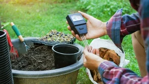 Zbadanie odczynu gleby to pierwszy krok do udanych zbiorów.