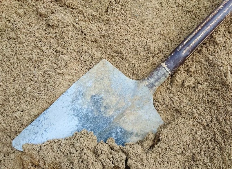 Do zabiegu wykorzystujemy naturalny piasek rzeczny