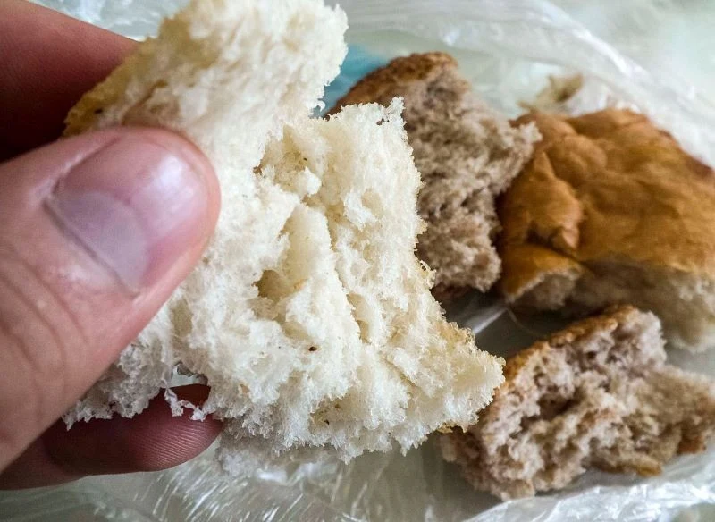 Chleb zawiera składniki, które są cenne dla młodych roślin