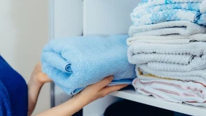 Poznaj trik na miękkie ręczniki i pościel, który przywróci puszystość i sprężystość twoim ulubionym tkaninom.