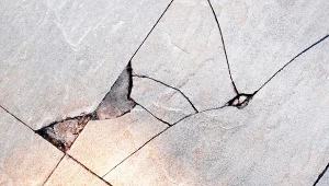 Czy dziury w kafelkach da się zamaskować?