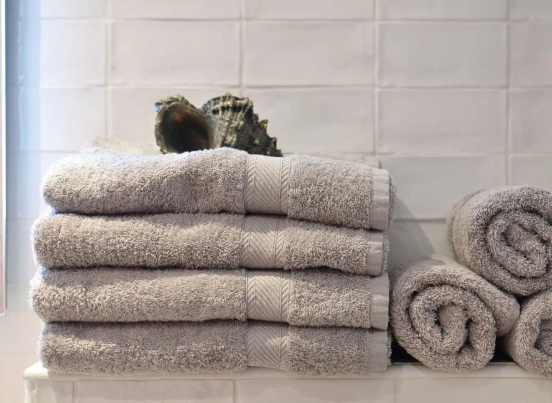 Wyeksponowane ręczniki mogą pięknie wyglądać w łazience