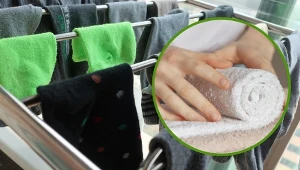 Przed rozwieszeniem zroluj w ręczniku. Efekt? Pranie wyschnie szybciej.