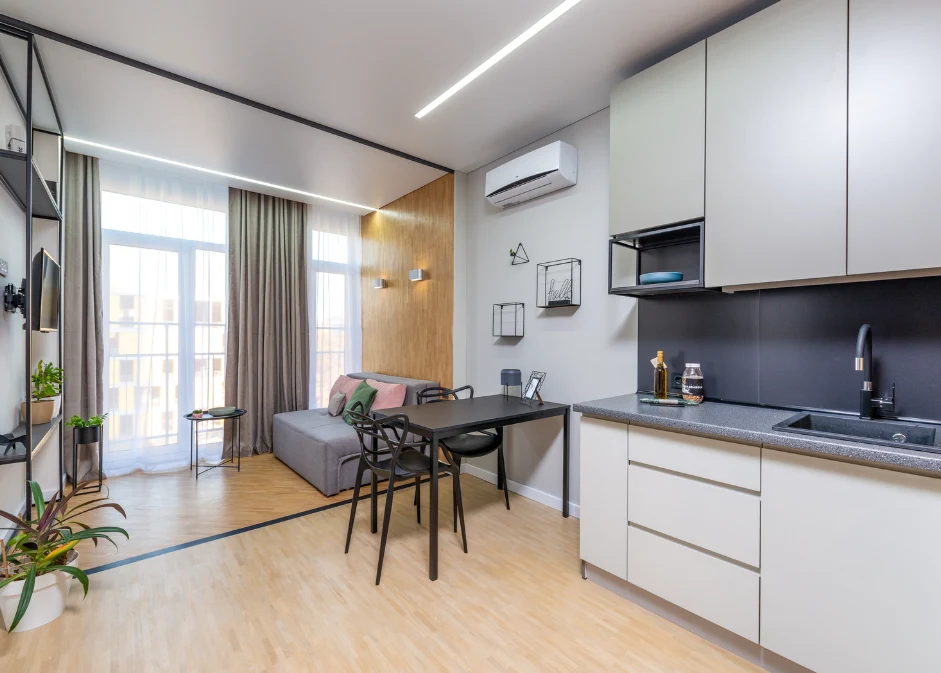 Małe pomieszczenie wyda się większe, jeśli wstawimy do niego przezroczyste elementy