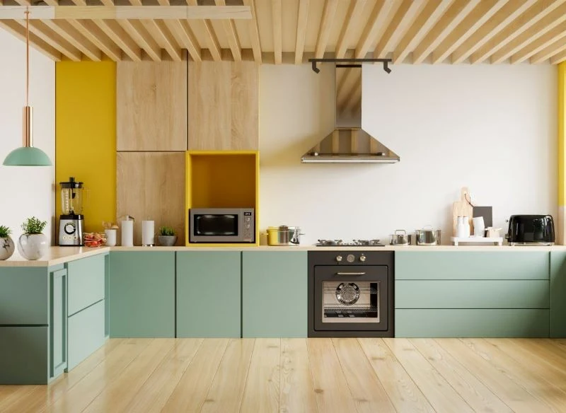 Czasami warto zaryzykować i postawić na nieoczywisty kolor frontów, który ożywi wnętrze