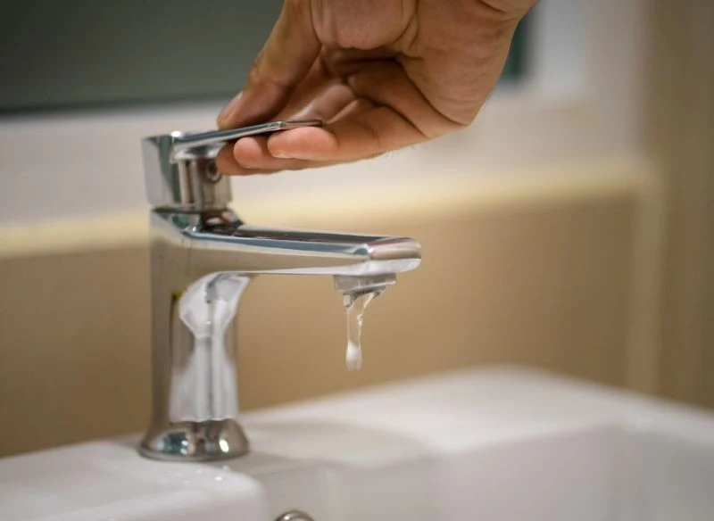 W większości gospodarstw domowych codziennie marnuje się wiele litrów wody