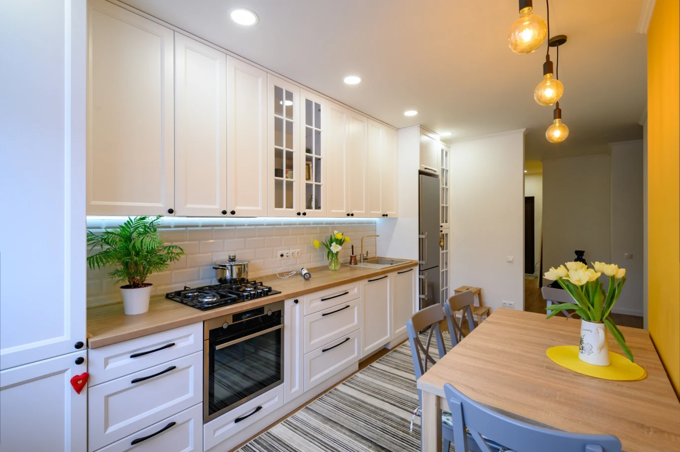 W zamkniętej kuchni intensywne aromaty potraw nie przenikają do innych części domu