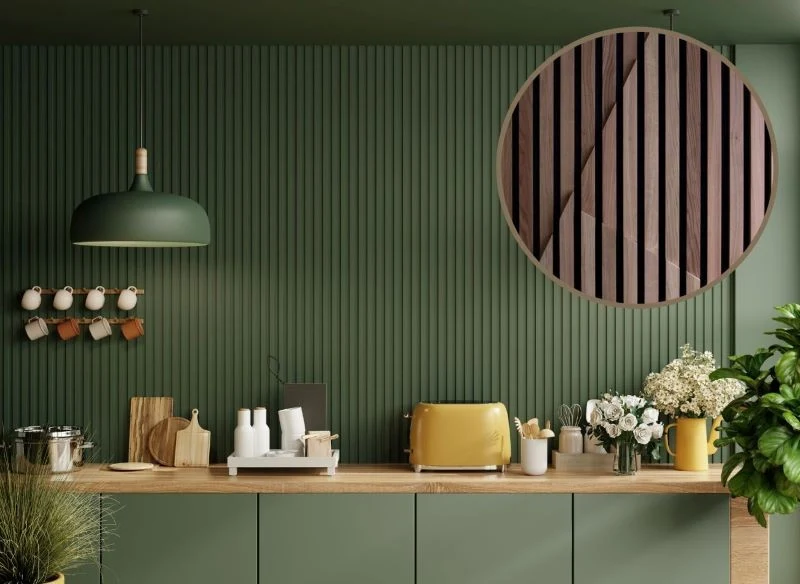 Nieoczywiste kolory frontów i ich spójne zestawienie ze ścianami potrafi całkowicie odmienić wnętrze