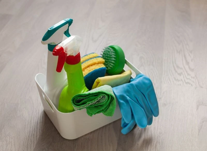 Domowy niezbędnik nie musi być duży – włóż tam tylko najpotrzebniejsze rzeczy