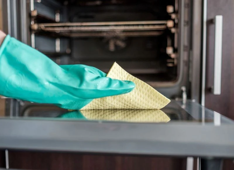 Piekarnik może być idealnie czysty bez stosowania silnych detergentów