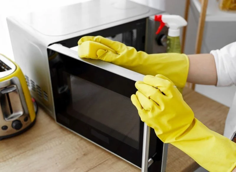 Kuchenkę mikrofalową powinniśmy przecierać po każdym jej użyciu