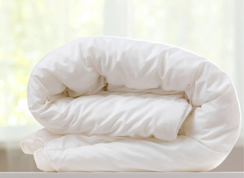 Ze względu na przeznaczenie wyróżnić możemy kołdry zimowe, letnie i całoroczne