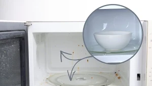 Kuchenna mikrofalowa powinna być czyszczona regularnie. Wykorzystaj do tego domowy sposób.