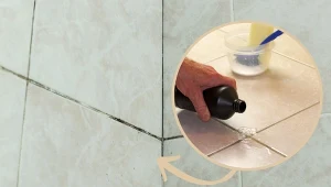 Pozbycie się pleśni z fug w łazience to żmudne zadanie. Jak to skutecznie z robić?