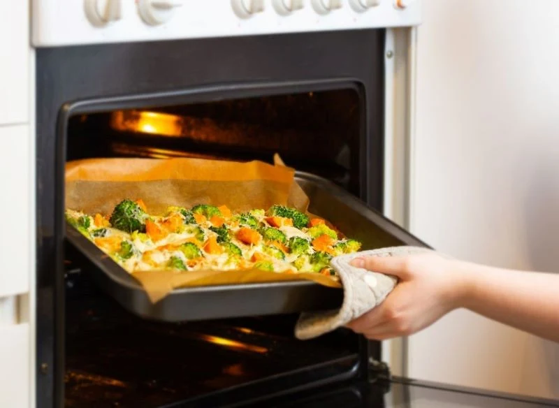 Projekt szuflady grzewczej zakłada utrzymanie optymalnej temperatury gotowych dań