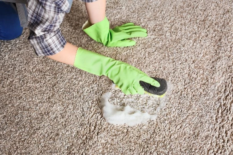 Nie czekajmy, aż zabrudzenie zaschnie i wniknie w głąb struktur