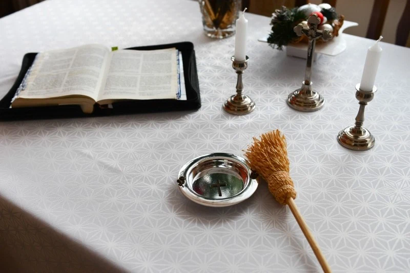 Kolęda zaczyna się od wspólnej modlitwy z domownikami