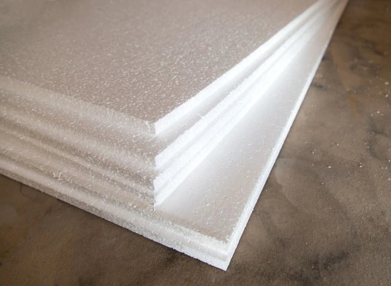 Do ocieplenia ścian od wewnątrz możesz wybrać styropian