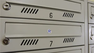 Co oznacza litera R na skrzynce pocztowej?/East News