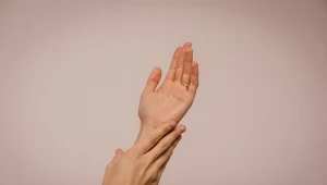 Masz problemy z suchą skórą? Zadbaj o nią już podczas kąpieli z dermokosmetykami