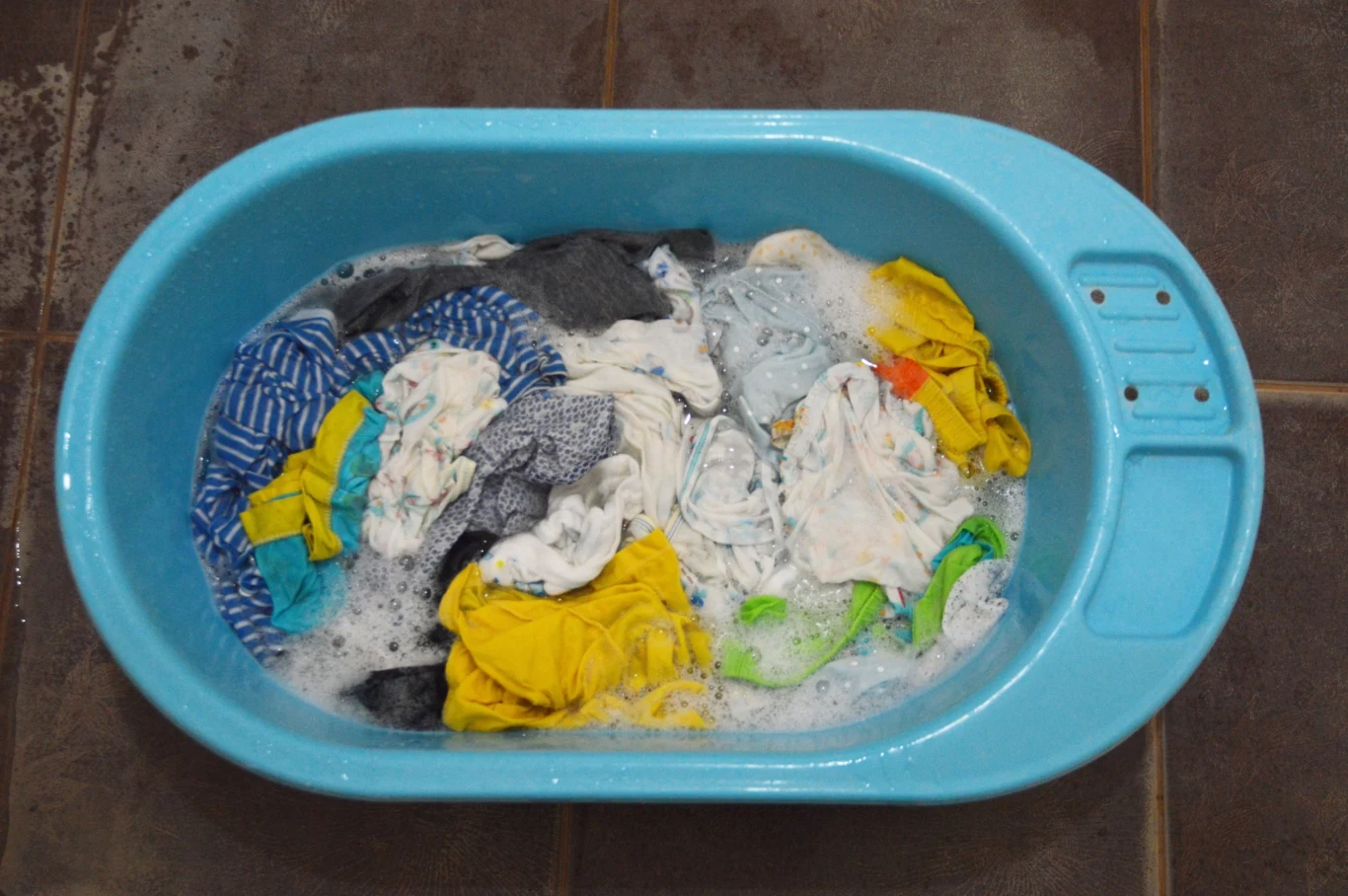 Laundry stripping, w wolnym tłumaczeniu oznacza „zdzieranie brudu”