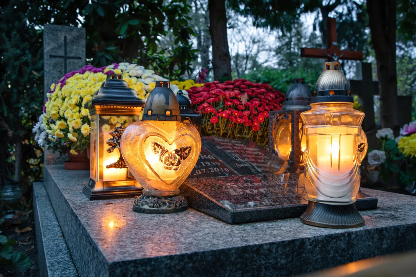 Ile kosztują znicze w 2023 roku