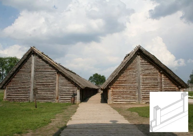 Rekonstrukcja budynków w Biskupinie z ok