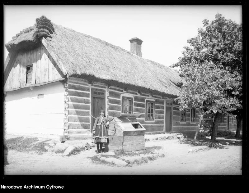 Chata z dachem ze słomy