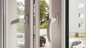 Jak zaoszczędzić na ogrzewaniu? Wystarczy zmienić tryb w oknach na zimowy.