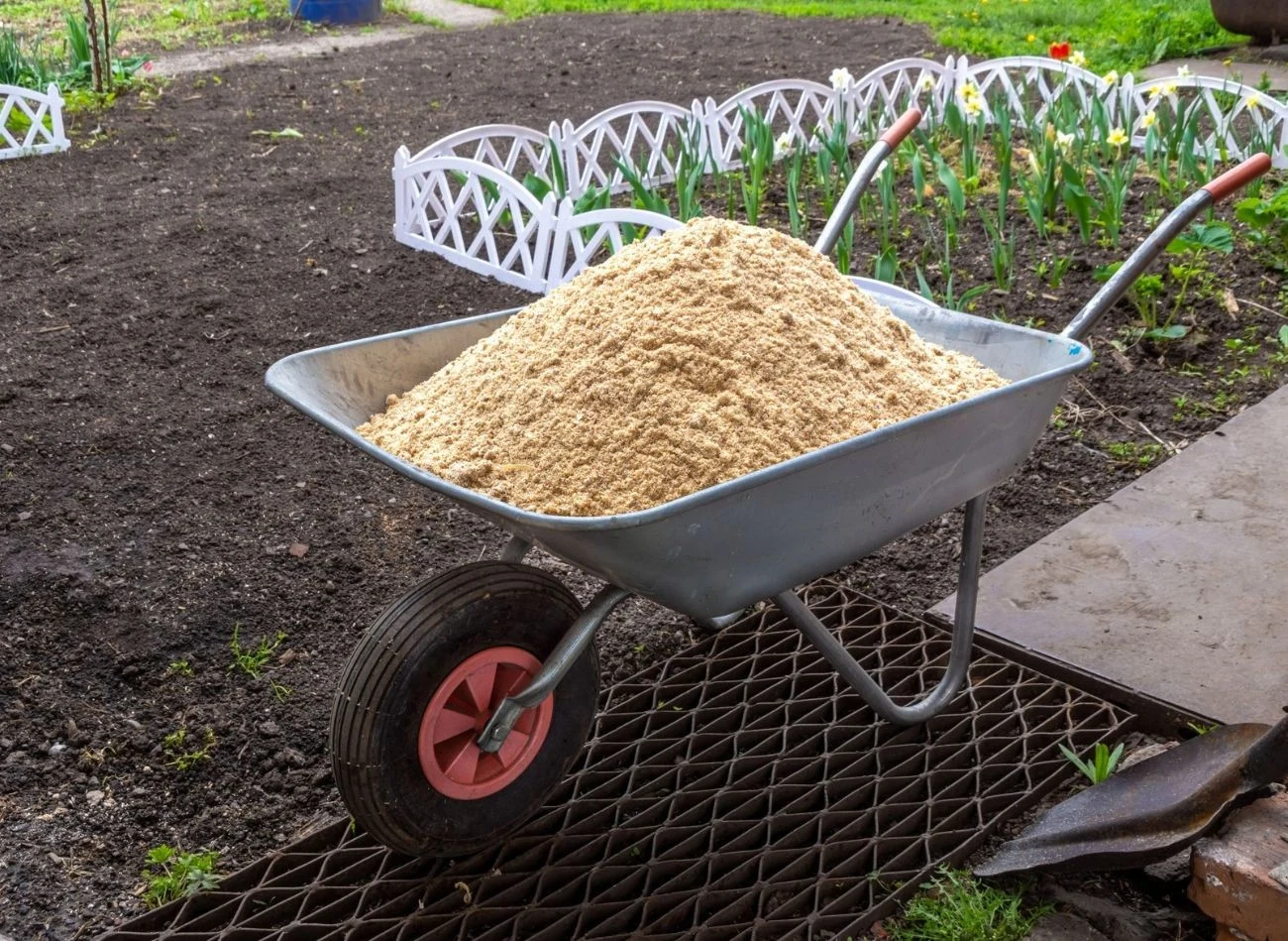 Trociny wzbogacają podłoże w materię organiczną