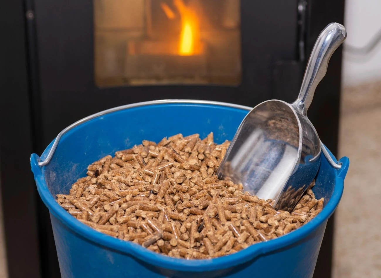 Stosunkowo tani, certyfikowany pellet drzewny można też zakupić bezpośrednio od producenta