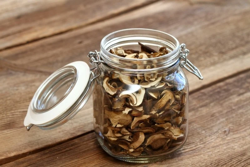 Poznaj 7 sposobów na domowe suszenie grzybów