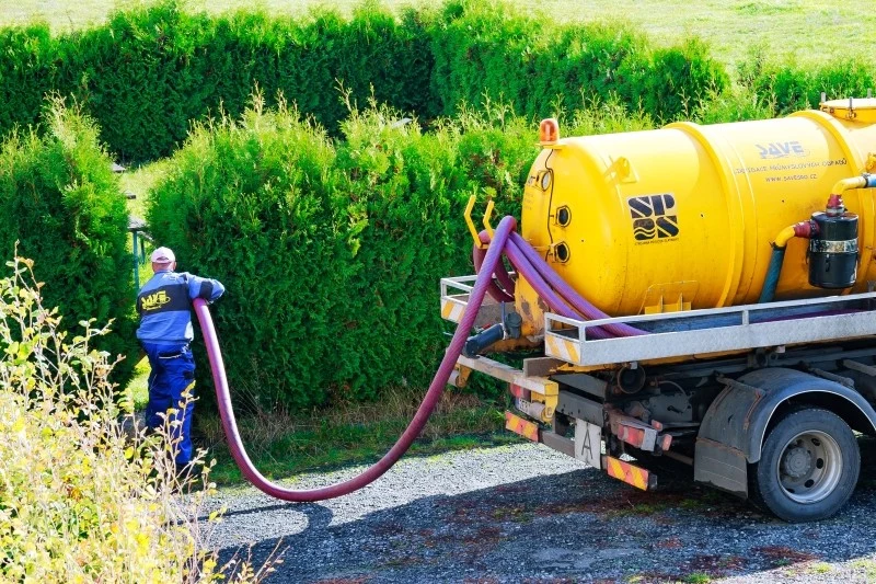 Gminy będą sprawdzać, czy domowe szamba są oczyszczane zgodnie z prawem