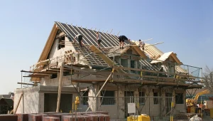 Przepisy budowlane w Polsce czeka największa rewolucja od lat. Zmiany dotkną między innymi warunków zabudowy./EastNews