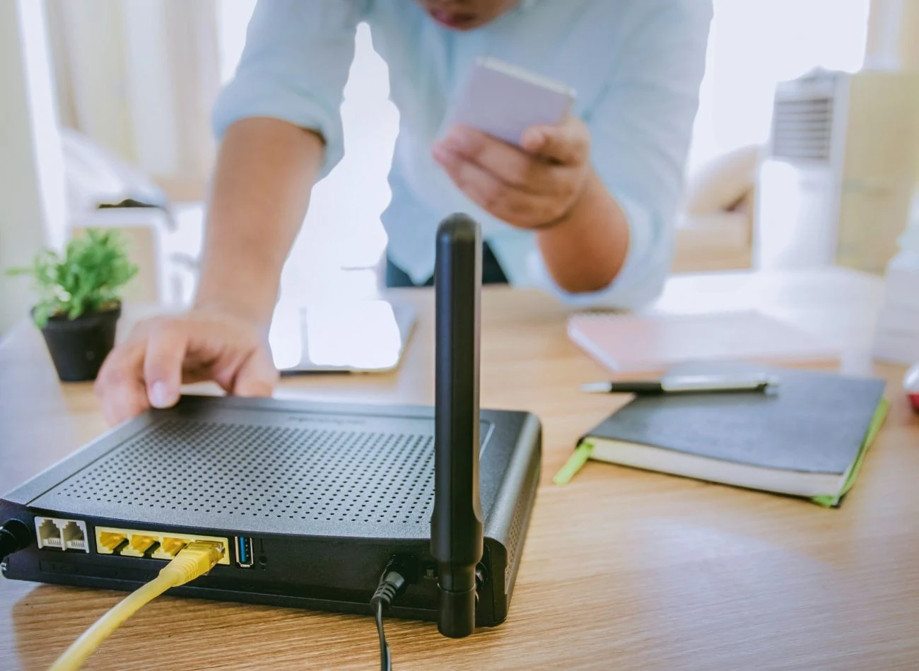 Czy w trakcie burzy trzeba wyłączyć ruter z prądu?